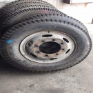 825-20轮胎  400元/条
